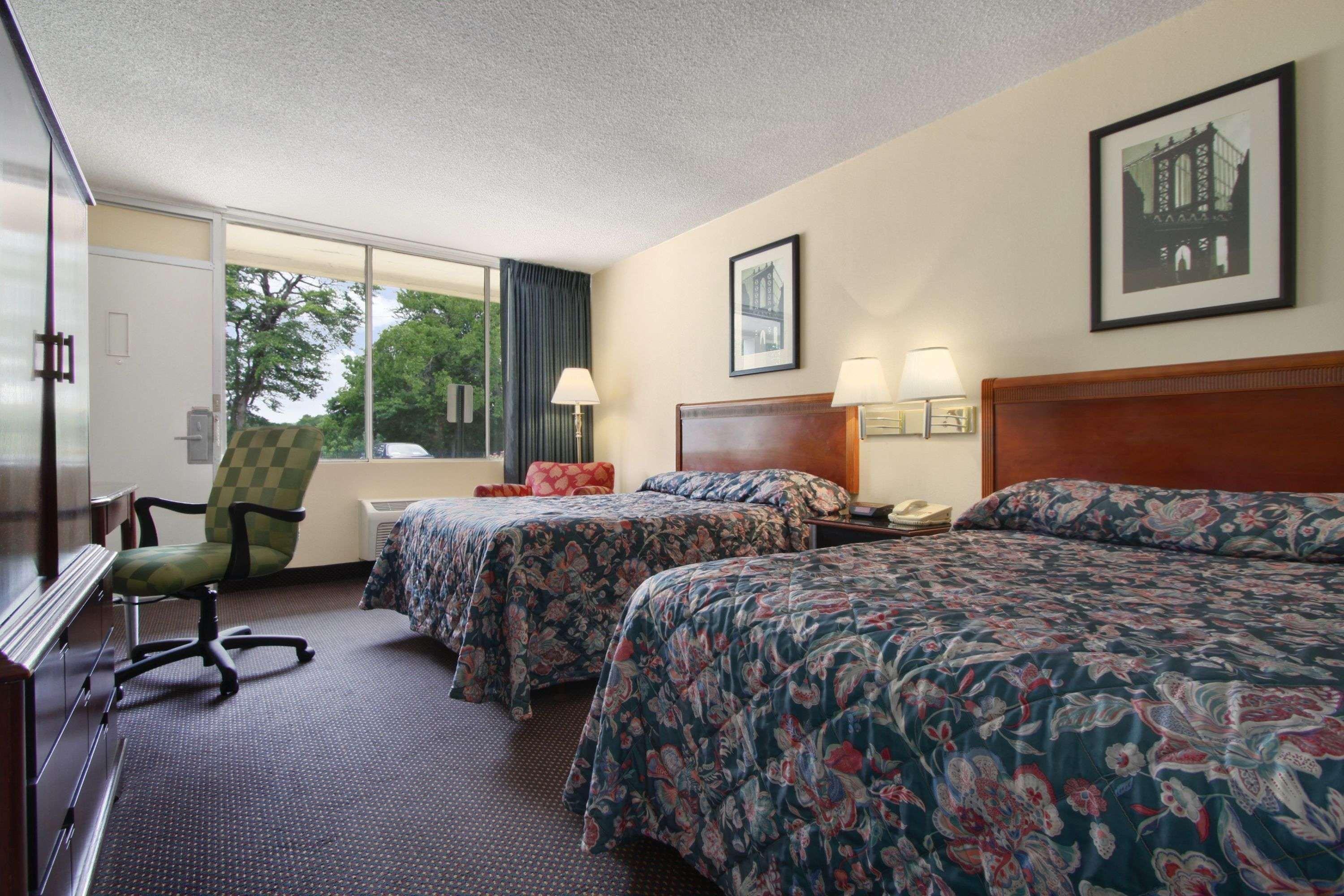 Super 8 By Wyndham Douvres Extérieur photo