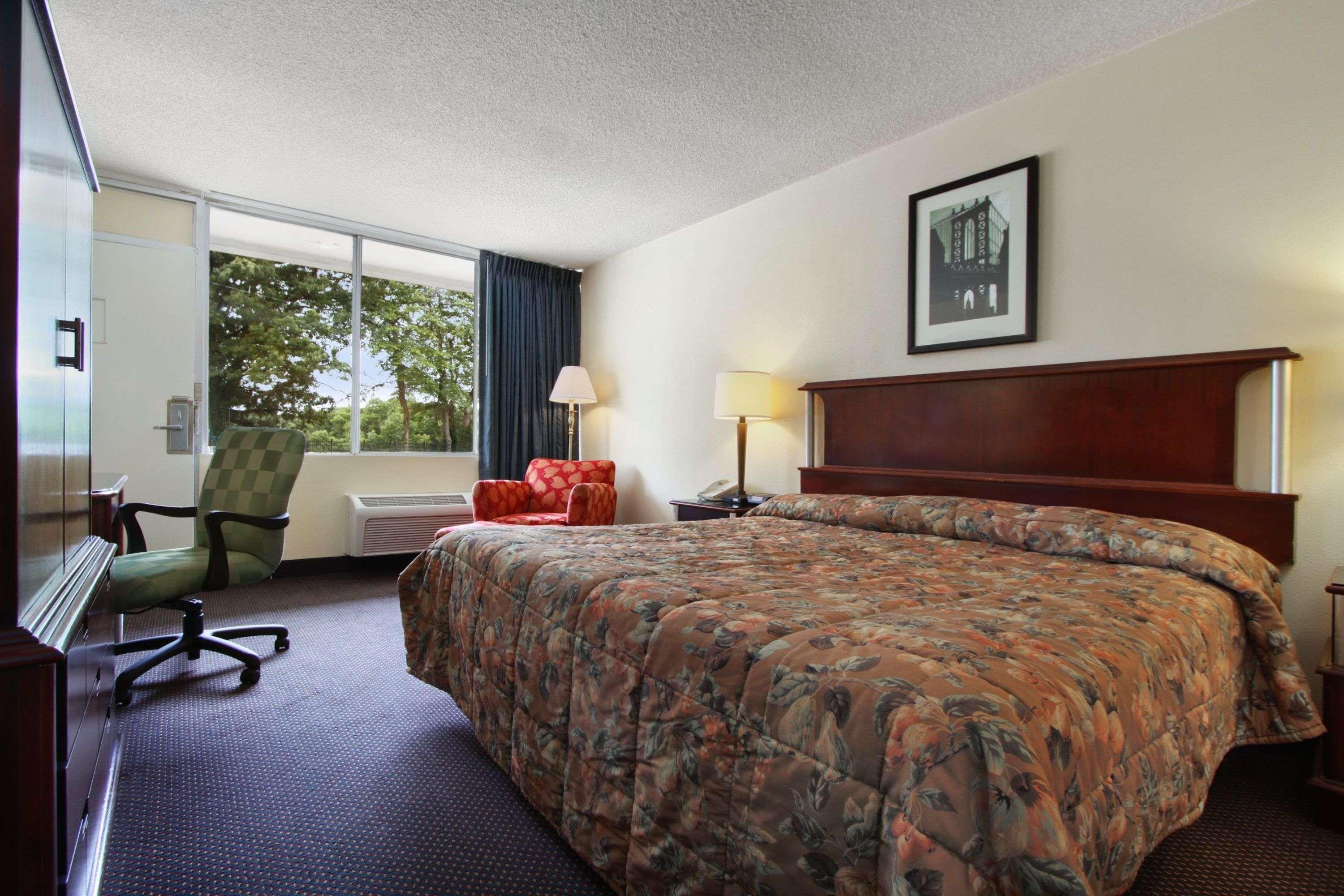 Super 8 By Wyndham Douvres Extérieur photo