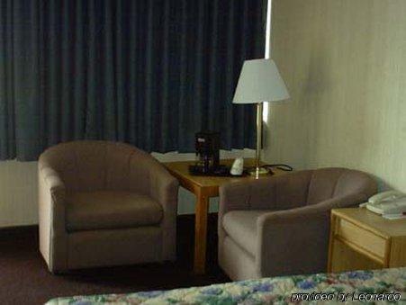 Super 8 By Wyndham Douvres Extérieur photo