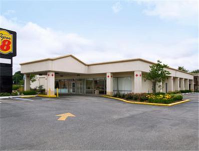 Super 8 By Wyndham Douvres Extérieur photo