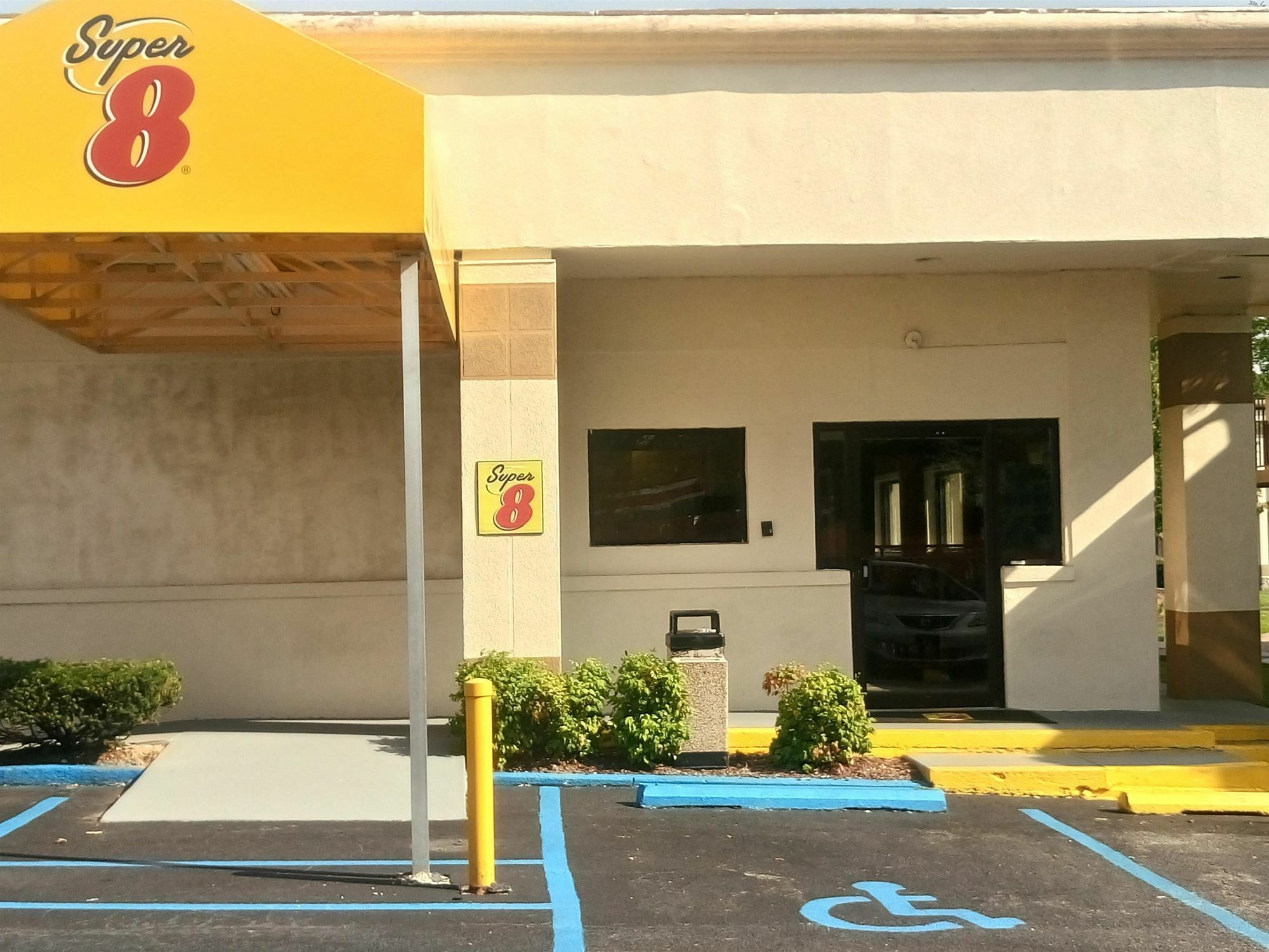Super 8 By Wyndham Douvres Extérieur photo